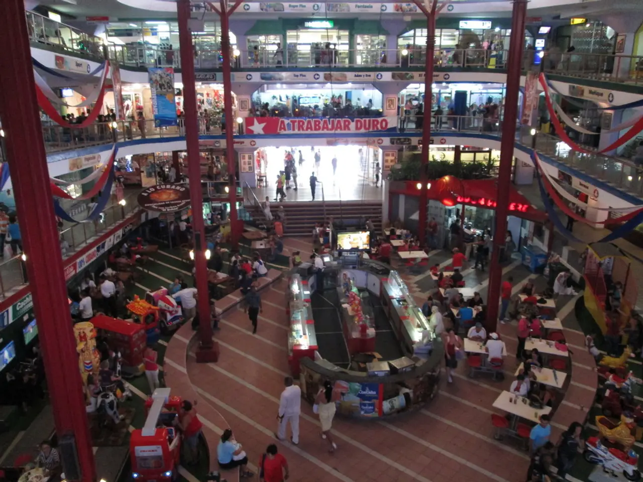 Dubai's Nakheel Mall Stands Out for Shopping and Amusement Experiences