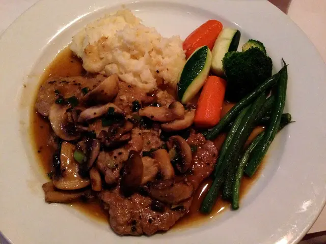 Supporting and Maintaining Healthy Kidney Function through 13 Nutritious Foods