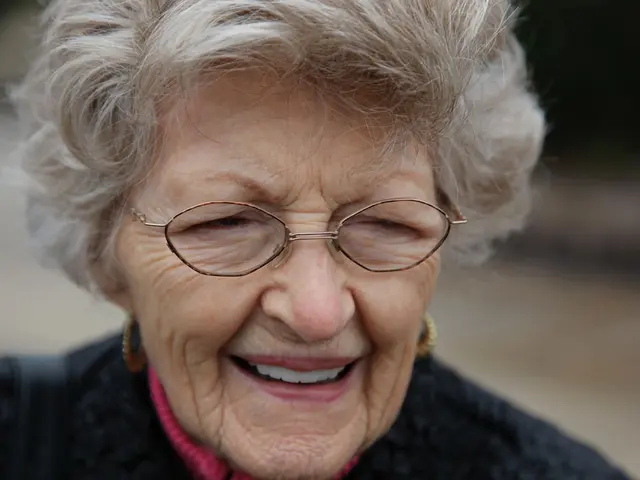 Recognizing indicators of macular degeneration: