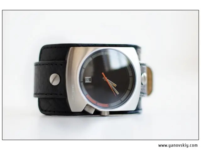 Two individuals apprehended in the act of breaking and entering, one of them detained whilst the...